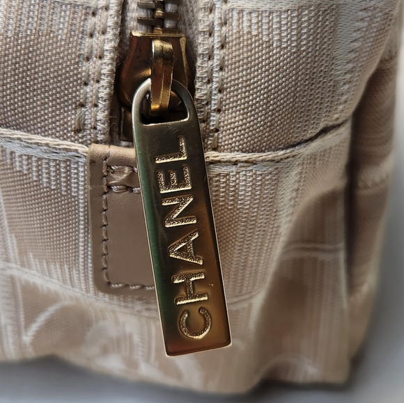 CHANEL Travel Line Nylon Jacquard Leather bag - Picture 8 of 8